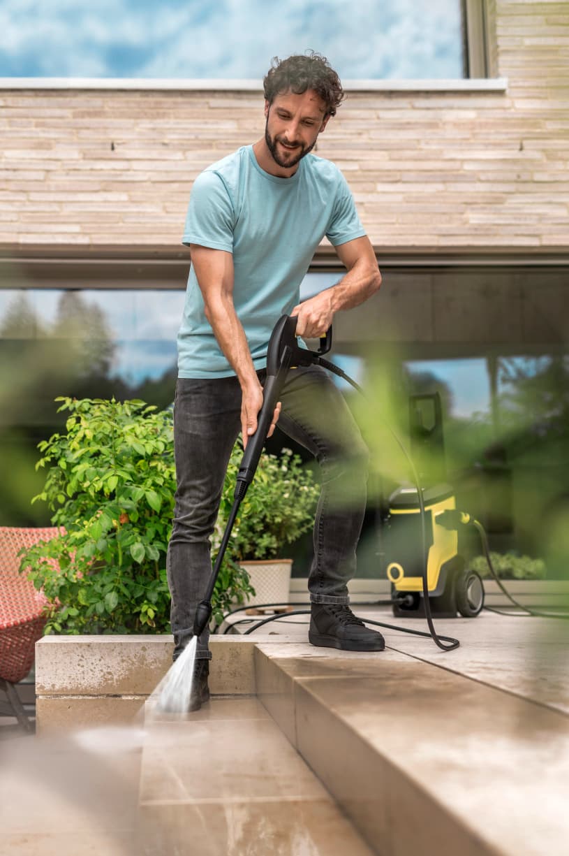Presta las herramientas, Posee las renovaciones.